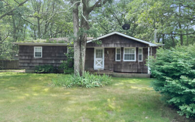 358 S Service Road, Center Moriches- UNDER CONTRACT